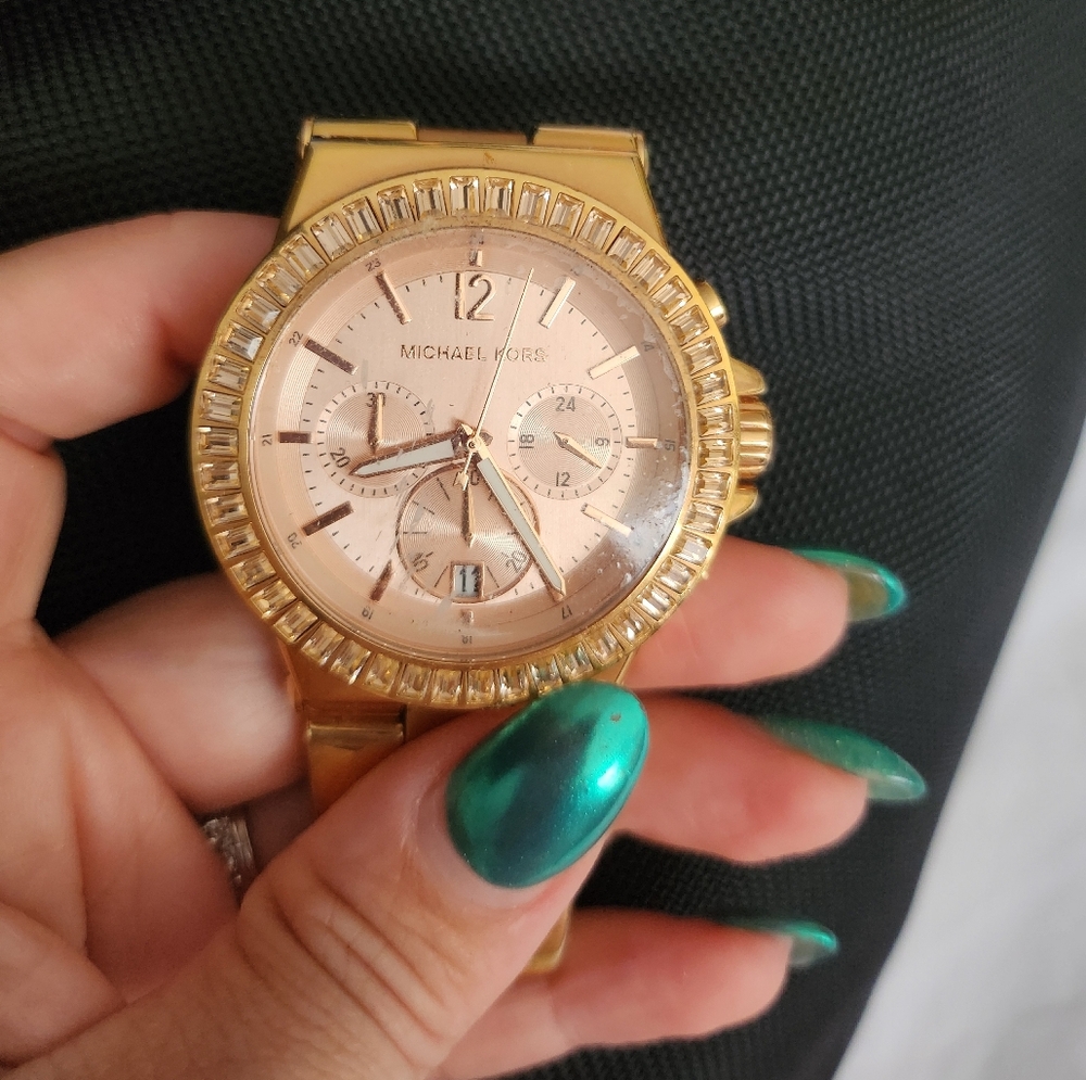 Used Michael korswatch.Front screen  has no scratches still has protective cover